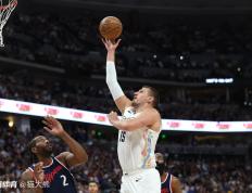 开云体育- 穆雷打快船 